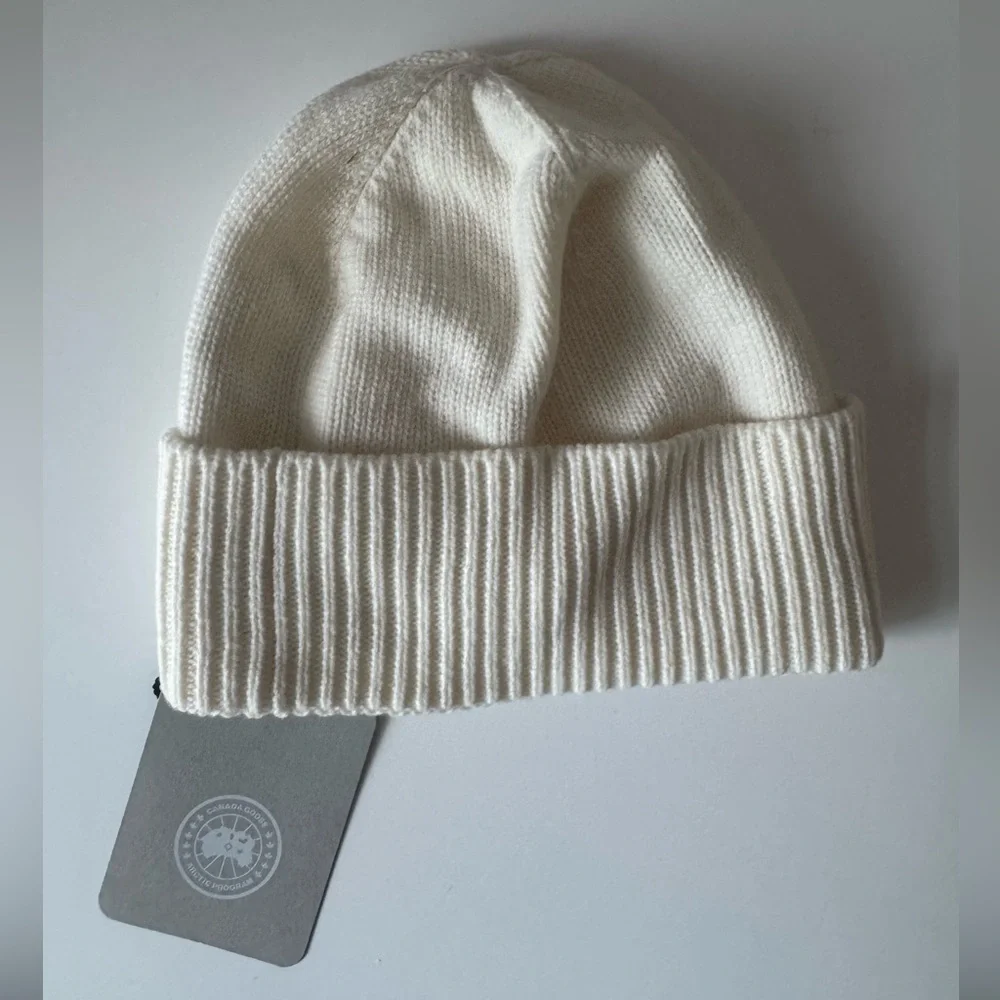 NWT Canada Goose Small Emblem Toque - Picture 3 of 6